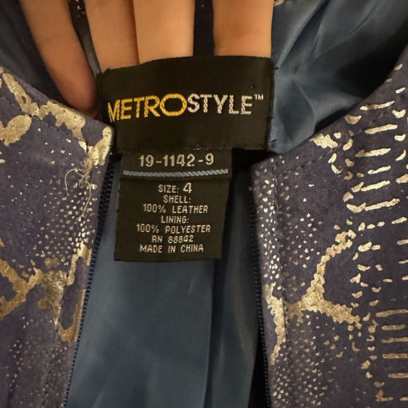Metrostyle Leather Jacket, Blue and Silver Snakeskin Pattern, Size 4 - Picture 4 of 4